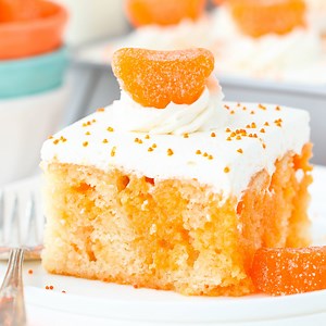Orange Creamsicle Poke Cake! From-scratch vanilla cake soaked with an orange mixture and topped with whipped cream! Reminds me of summer! Recipe: http://bit.ly/2prsY0q Pin it for later: https://www.pinterest.com/pin/113012271881934640/ | Life, Love and Sugar