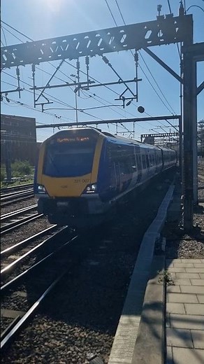 Northern Rail Class 331 No.331 007 arriving at Leeds Rail Station.