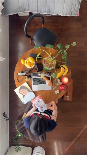 Mami on Instagram: "昨年の、一人暮らし最大のハプニング🫗👋🏼 2026年の目標は ドジしないこと☺️🍷 #インテリア #一人暮らし"