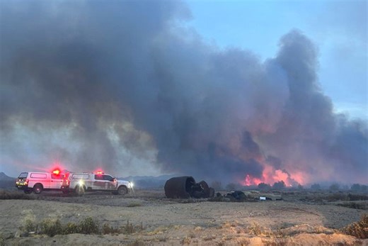 Huge wildfire engulfs nearly 1,000 acres in Arizona: 'Like a warzone'