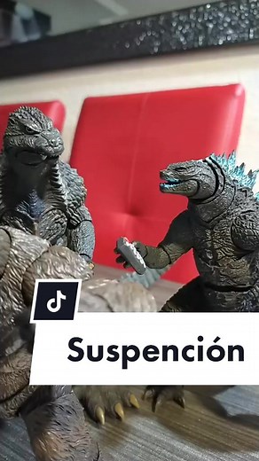 la suspención de godzilla #godzilla_2003 #panaverso #TOHO #humor #shmonsterarts #NECA