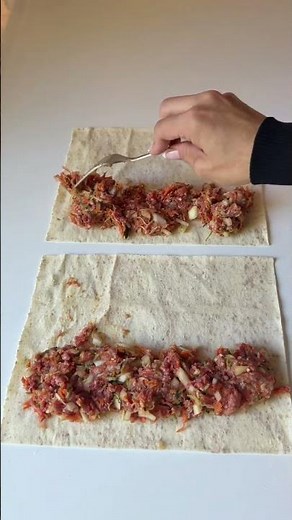 High-protein low-calorie sausage rolls. Recipe in description.