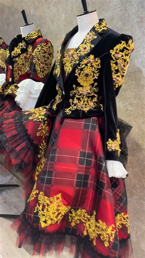 オサレカンパニー on Instagram: ". 【#AKB48 ⼤⾐装展 -時代を彩った装跡-】🕰️🎞️˚✧₊⁎ 前期衣装展を開催中 1月5日(月)→11日(日)【2005年〜2015年までの衣装展示&ファンが選ぶ！好きな衣装】 前期最終日は11日16:00までとなります。 📍⼤丸梅⽥店 5階特設会場 🗓2026年1⽉5⽇(⽉)〜18⽇(⽇) ※前期 1月11日 16:00まで 後期 1月12日からスタート 皆様のご来場、心よりお待ちしております👀💫 #AKB48大衣装展 #AKB48_20thYear #大丸梅田店 #オサレカンパニー"