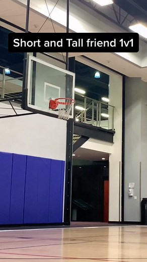 Im 6,3 hes 5,10 and kept asking for the 1v1 #fyp #foryou #dunk #FlexEveryAngle #foryoupage #trend #challenge