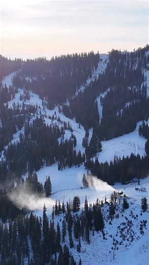 16K views · 211 reactions | Our uphill travel light is now red‼️ We have heavy machinery moving up and down the mountain along with snowguns running consistently. We are trying our hardest to get the mountain open and we need your assistance by staying off the runs as we prepare our trails. Your help goes a long way here. Thank you to everyone for being patient and we’ll see you soon! : @flanellifestyles | Brighton Resort | Facebook