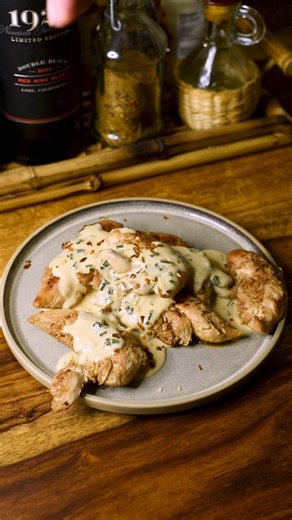 Honey Garlic Chicken & Creamy Sauce #chickendinner #garlicchickenrecipe