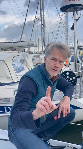 Loops on deck are super handy! ✅ They’re not just great for making a quick eye, you can use them for all sorts of things: - secure a spinnakersheet block - attaching preventer system to keep the boom safe - Or simply attaching halyards when not in use A well-placed loop makes your deck strong and organized, and keeps everything neat and safe 💪 Want to learn how to splice loops like a pro? Sign up for our workshop and discover all the tips & tricks from Premiumropes! #premiumropes #dsplicer #sai