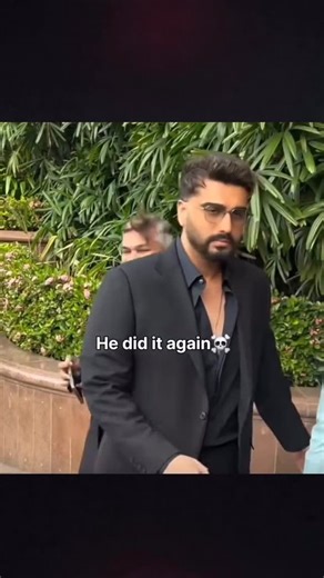 THE HUMOR MILL on Instagram: "☠️☠️ 日本利用压电瓷砖将脚步转化为电能。这些瓷砖捕捉来自你脚步的动能。当你行走时，你的重量和动作会对瓷砖产生压力。瓷砖会轻微弯曲，从而产生机械应力。瓷砖内部的压电材料将这种应力转化为电能。每一步都会产生少量电荷，而数百万步结合在一起就能产生足够的电力来驱动LED 灯、数字显示屏和传感器。在像涩谷车站这样繁忙的地方每天大约有240万个脚步日本利用压电瓷砖将脚步转化为电能。这些瓷砖捕捉来自你脚步的动能。当你行走时，你的重量和动作会对瓷砖产生压力。瓷砖会轻微弯曲，从而产生机械应力。瓷砖内部的压电材料将这种应力转化为电能。每一步都会产生少量电荷，而数百万步结合在一起就能产生足够的电力来 驱动 LED 灯、数字显示屏和传感器。在像涩谷车站这样繁忙的地方，每天大约有240万个脚步这一系统作出贡献。这些电能可以被储存或立即使用，从而减少对传统电力来源的依赖，并支持可持续的城市基础设施。 这种方法将日常运动转化为实用的可再生能源 ＃日本＃知识#事实 ＃你知道吗 ＃推荐＃科技 ＃创新#历史#技术#实验#热门*日本利用压电瓷砖将脚步转化为电能