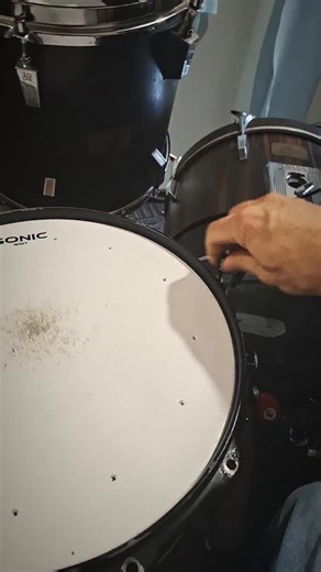 Setting up the kit for the next session job 😁😁 I have to do this every time I start a new session, depending on the style and sound required! #drummer #musician #sessiondrummer | robin_stone_drums