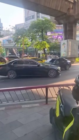 Road rage standoff between drivers brings traffic to standstill in Bangkok