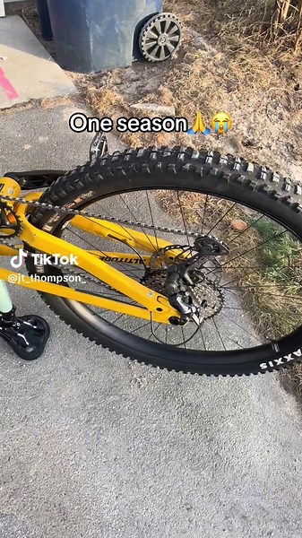 So disappointed. Lasted one summer. Race in June hopefully Jenson can lock in and get me the warranty. #mtb #broken #carbonfiber #carbonsucks #relatable #enduromtb #fyp #biketok #algorithm #trending #bikeshop @Rocky Mountain Bicycles