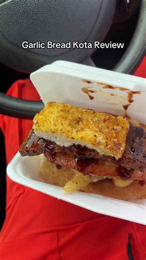 Trying a Garlic Bread Kota 🍞from Zile Foods at 112 Lama Street, Villa Liza, Boksburg. It was very delicious and good value for money. It uses ingredients typically not found in kotas so it felt like a real treat. 10/10 #foodreview #garlicbreadkota #kota #satiktok🇿🇦 #travel
