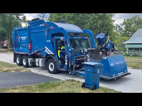 Republic Services 2312: Mack LR Heil Odyssey Curotto Can Garbage Truck