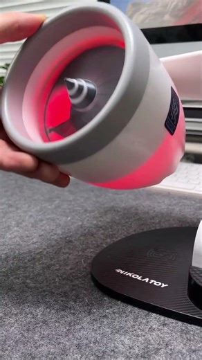 Fan with built-in humidifier