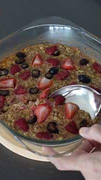 Busy Morning? Make These Berry Baked Oats 🍓 #healthyfood #easyrecipe #breakfast