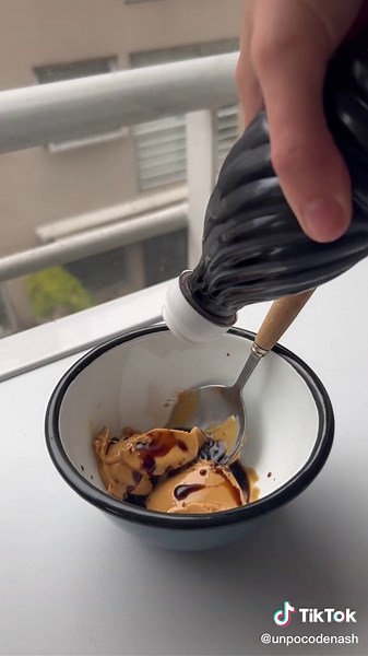 Receta fácil de fideos orientales con salsa de soja y mantequilla de maní