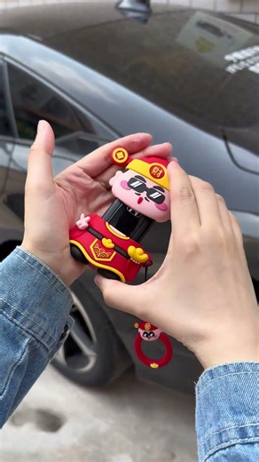 奖励自己一个财神爷钥匙套不过分吧？喜庆又可爱#汽车钥匙保护套 #汽车钥匙套 #财神爷钥匙套 #卡通钥匙套