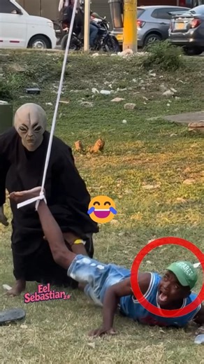 Scared by an Alien 😂😱 | Alien Prank