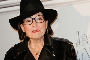 Nana Mouskouri : Mariages, Regrets, Enfants, Fortune, Critiques...