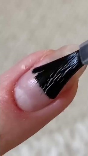 I'm doing my manicure (quick and easy) #nails #tutorial