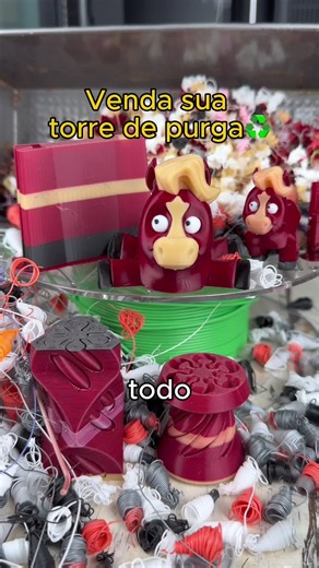 Criado por: @3d.humbe Traduzido por: @hugolopes3d & @stlflix_ 🗑️ Todos nós odiamos as torres de purga na impressão 3D multicolorida. Modelos: @stlflix_br 🖨️ É aquele bloco de plástico que aparece ao lado da peça toda vez que a impressora troca de cor. E embora pareçam um desperdício inútil, na verdade cumprem uma função essencial: ajudam a limpar a cor anterior e estabilizar o fluxo do filamento antes de continuar imprimindo. 🌈 Porque numa impressão multicolorida com um único bico, a impresso