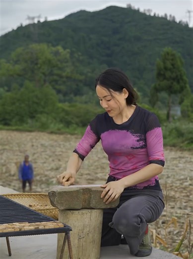Movable type printing—one of China’s four great inventions. Let’s experience the timeless charm of traditional Chinese culture together. #MovableTypePrinting #FourGreatInventions #ChineseCulture #TraditionalCraft #CulturalHeritage