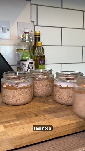 Sticky toffee overnight oats = the reason to get out of bed. Meal prep, ep 3 https://www.bbc.co.uk/food/recipes/sticky_toffee_overnight_10691 | BBC Food