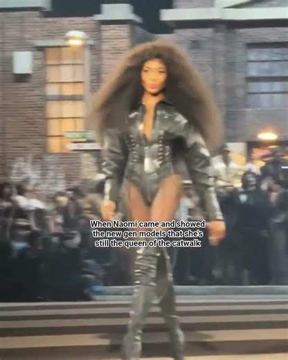 OMG when Naomi came and showed the new models that she's the catwalk queen #shortsviral #models