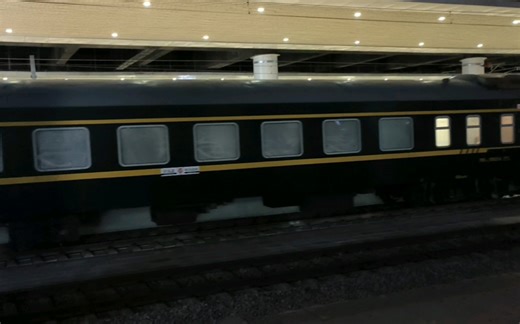 K703（青岛北-哈尔滨西）进唐山站8站台 2023年1月28日 本务沈局沈段HXD3C-0755
