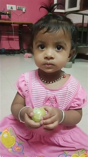 பாப்பாவுக்கு பெரிய நெல்லிக்காய் தந்தா என்ன ஆகும் தெரியுமா? 😂 | Baby vs Gooseberry