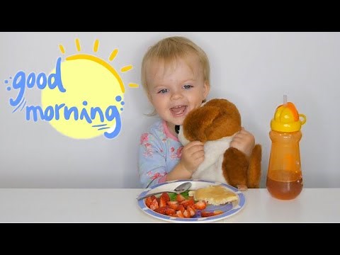 ISLA EATS Good Morning | Cute baby eating at breakfast time