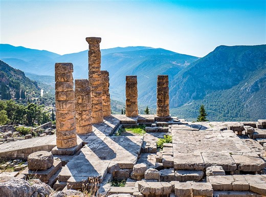 A Day in the Life of Pythia, the Ancient Oracle of Delphi - GreekReporter.com