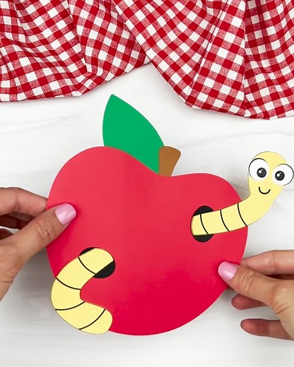 8.3K views · 51 reactions |  Easy worm in apple craft for fall Tutorial & template here: https://www.simpleeverydaymom.com/worm-in-apple-craft/ | Simple Everyday Mom | Facebook