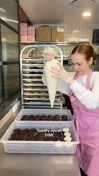 How to Decorate Cupcakes Like a Pro (Fast & Easy!)