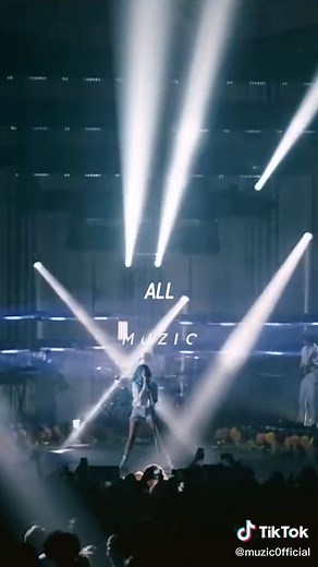 Halsey Live Performance of Strangers