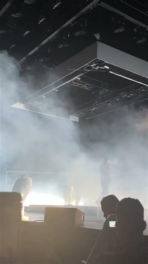 Daniel Caesar singing ‘Cyanide’ live at the sold-out Toronto show. #fyp #rnb #toronto #viral #shorts