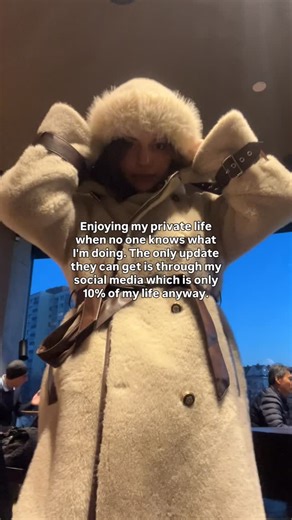 ♟️ Maria Tadevosjanova | Social Media Business Coach on Instagram: "My biggest flex is that I’m a private person ↴ Posting on social media doesn’t mean exposing your whole life. The truth is - nobody cares about every detail in your life. People care only about a PART of it. And that’s the part that provides them with VALUE. If you want to grow rapidly on social media, you need CLARITY. You need to pick ONE NICHE and make it ALL about that one specific niche. Your every story should tell your st