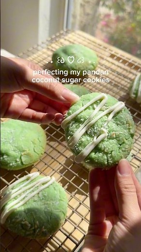 soft pandan coconut sugar cookies with white chocolate drizzle 💚🥥 #cookies #baking
