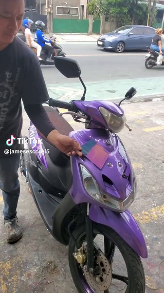 How to Use Pearl White Paint for Your Scooter