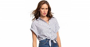 Chemise nouée : 3 manières faciles de la porter cet été