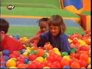Tots TV: Series 2 episode 31: Creative Play / Unwrapping (1993)