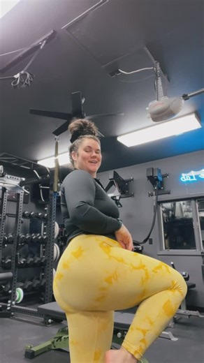 Tay | Workout fit!!! #curvy #confidence #homegym #fun #smile #energy #liftweights #ootd | Instagram