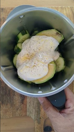 🥑 Fresh Avocado and Cucumber Soup