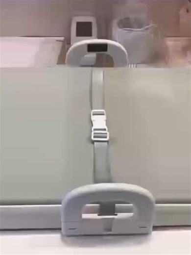 Diaper Mat Temperature Display Weight Bearing Portable Integrated DesignSafe & Soft #baby #pad #Diaper #B2B 1.Built-in digital temperature display 2.Stable weight bearing capacity 3.Soft skin-friendly pad surface 4.Integrated one-piece structure 5.Portable with fixed strap 6.Safe and durable for baby use