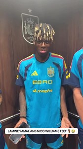 🦶🏿 Lamine Yamal just 𝐂𝐎𝐔𝐋𝐃𝐍’𝐓 𝐒𝐓𝐎𝐏 𝐋𝐀𝐔𝐆𝐇𝐈𝐍𝐆 while he was filming Nico Williams’ feets in the elevator 😭📲