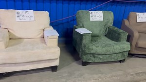 410 reactions · 13 shares | LLEGARON MÁS COLORES $65 DLLS C/U SILLAS Y SILLONES NUEVOS EN CAJA  Ubicación: https://maps.app.goo.gl/6f25Gs55UWo5JPda8?g_st=ic | Sandoval Pallets Tijuana | Facebook