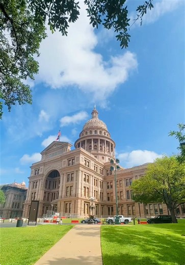 Visiting the Texas State Capitol is a must if you’re in Austin. The building is huge and beautifully designed, with a massive dome and detailed historic architecture. The atmosphere feels grand but welcoming, and it’s a great spot for photos and a relaxing walk around the Capitol grounds. #statecapital #austin #placetovisit #texas #tx