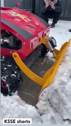 Revolutionize Winter Cleanup with Mini Snow Cleaning Robotics! 🌨️❄️ #Innovation #SnowCleaning