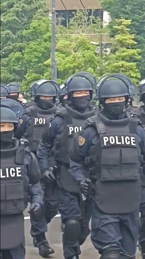 勇ましい銃器対策部隊🚨、特殊部隊（SAT）到着までの初動対処を行うとともに、到着後はその支援に回る。【機動隊観閲式2025】
