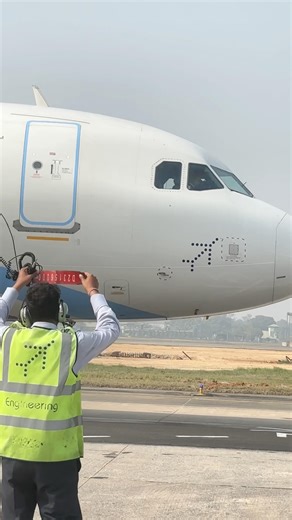 Hands signal to captain #towpin #bypasspin #aviation